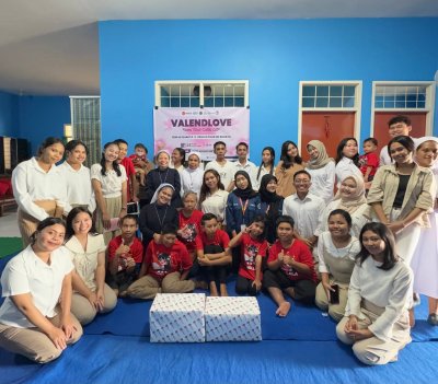 Kebahagiaan mahasiswa bersama anak-anak panti asuhan